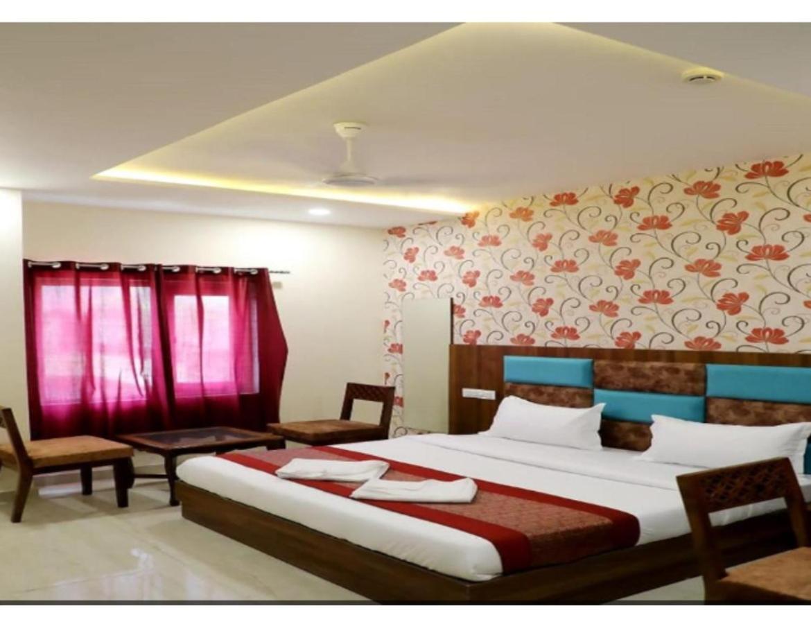 Hotel Royal Villa 2, Amritsar Buitenkant foto